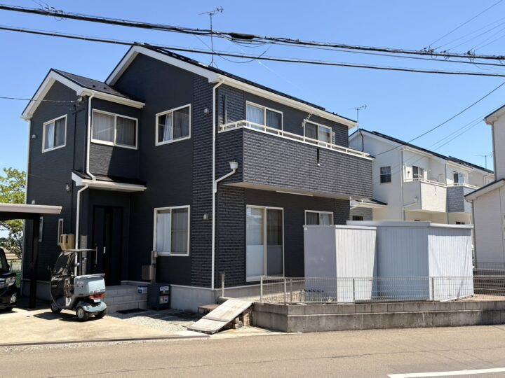 外壁2色塗りのデコラトーン工法で、施工させていただきました。（ウルトラペイントシリーズ）