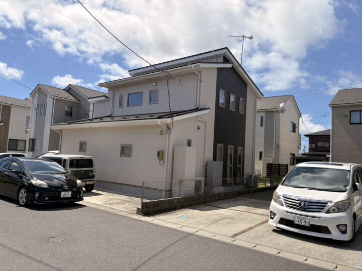 水溶性塗料「グランデ無機」を、屋根・外壁塗装（外壁はデコラトーン工法）にて施工させていただきました（大崎市古川）